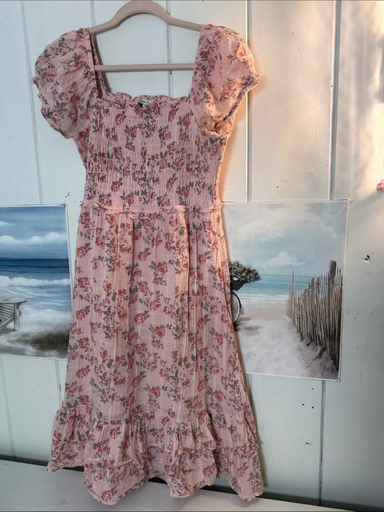 Celebrity Pink Dresses & Skirts - Celebrity Pink Blush Floral Puff-Sleeve Midi Dress